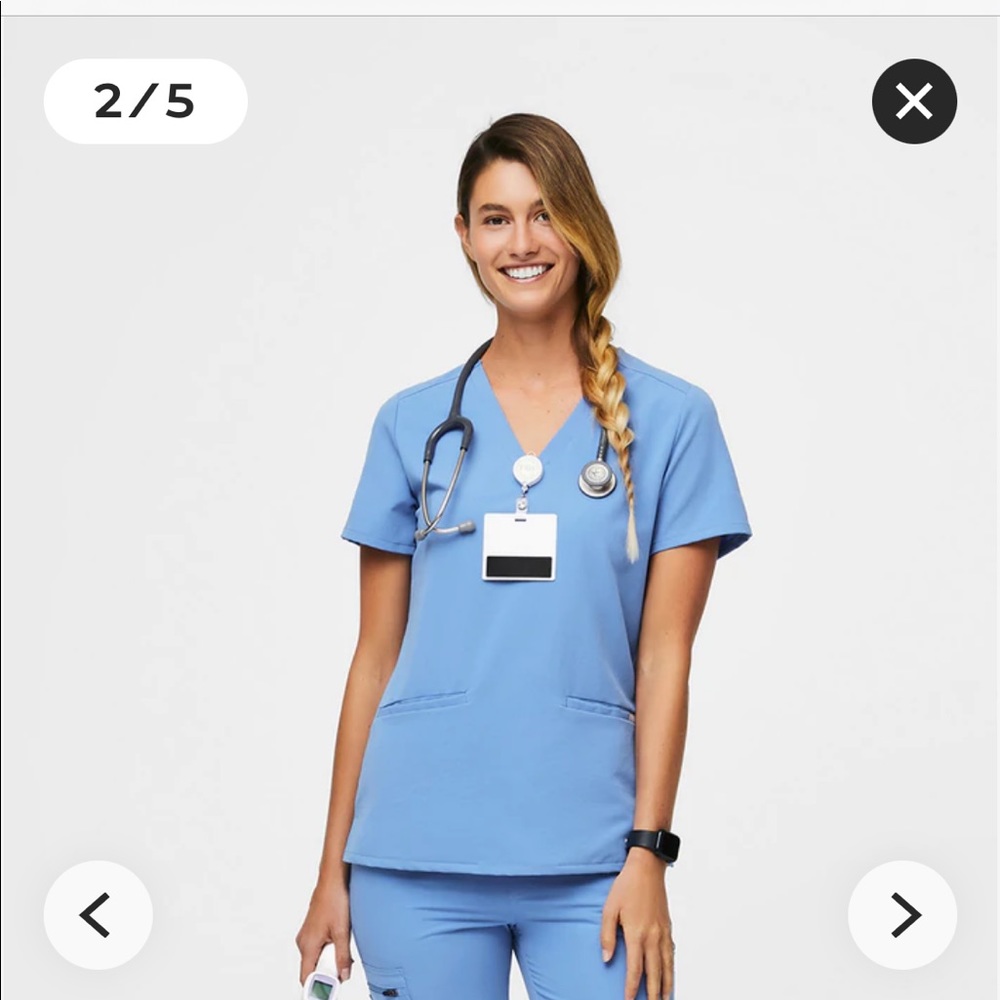 FIGS Casma 3 pocket scrub top